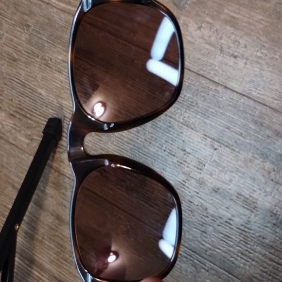 EUC CHANEL SUNGLASSES - Picture 12 of 16